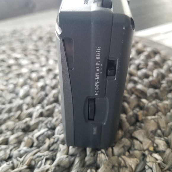 RCA Portable AM/FM Radio Cassette Player Walkman - Picture 3 of 6